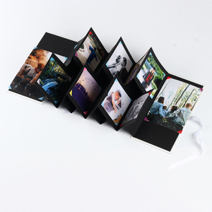 Logo personnalisé en gros de haute qualité Album de photo pliant coloré pour l'anniversaire et le mariage fait avec une couverture en papier durable