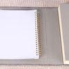 Le dossier d'extension de l'accordéon de papeterie d'Office est fait de matériel papier de carnet pour usage quotidien de l'Office