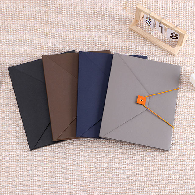 Dossier duplex A4 Taille des dossiers de fichiers élégants en carton et fermé avec un fichier en expansion de couleur élastique dans un élastique