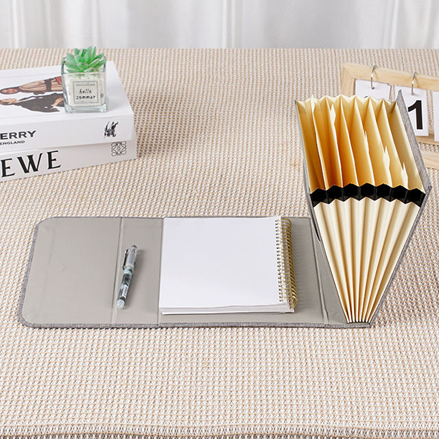 Le dossier d'extension de l'accordéon de la papeterie d'Office est composé de matériel papier de carnet pour les dossiers / sac de fichiers à usage quotidien